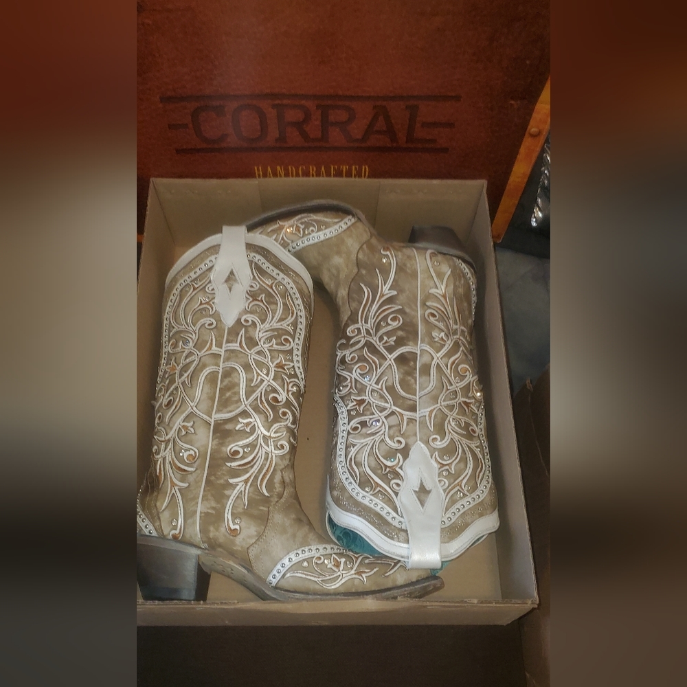 Corral Cowgirl Boots size 8 BRANDNEW